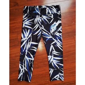 Fabletics women's Capri yoga pants